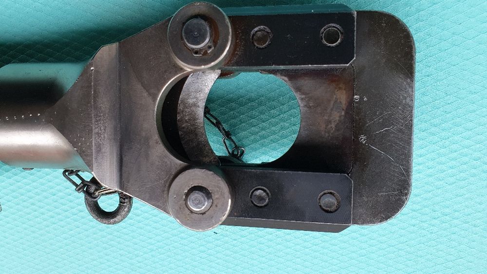 Ръчна Хидравлична ножица за кабели до 50mm  Cembre