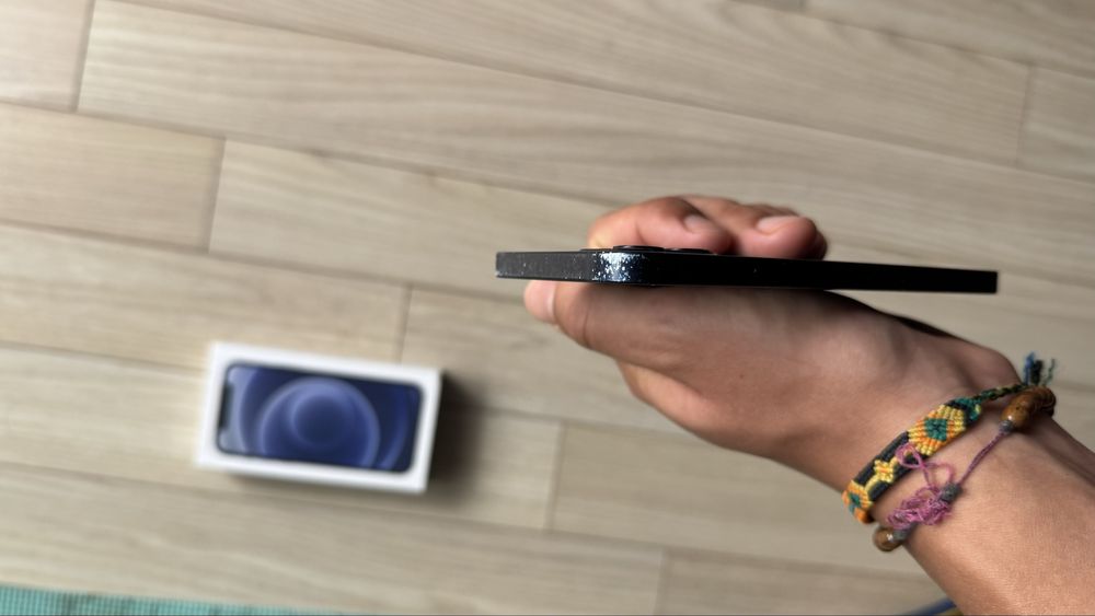 Black Iphone 12 - 64GB