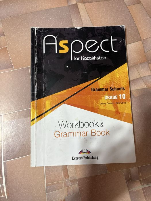 IELTS mock test книга