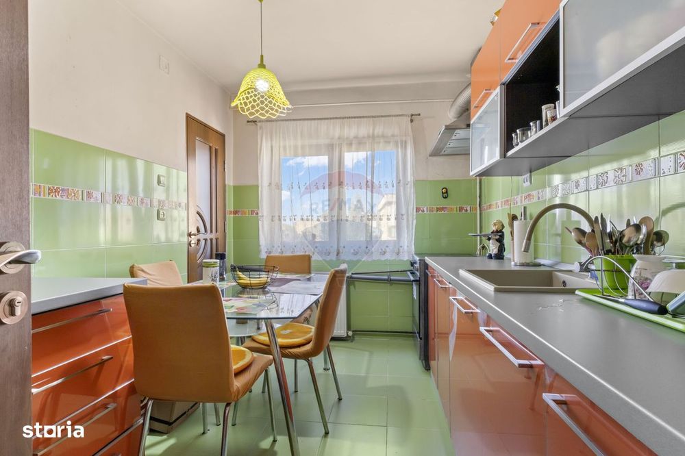 Apartament cu 5 camere decomandat de vanzare in Micalaca,Arad