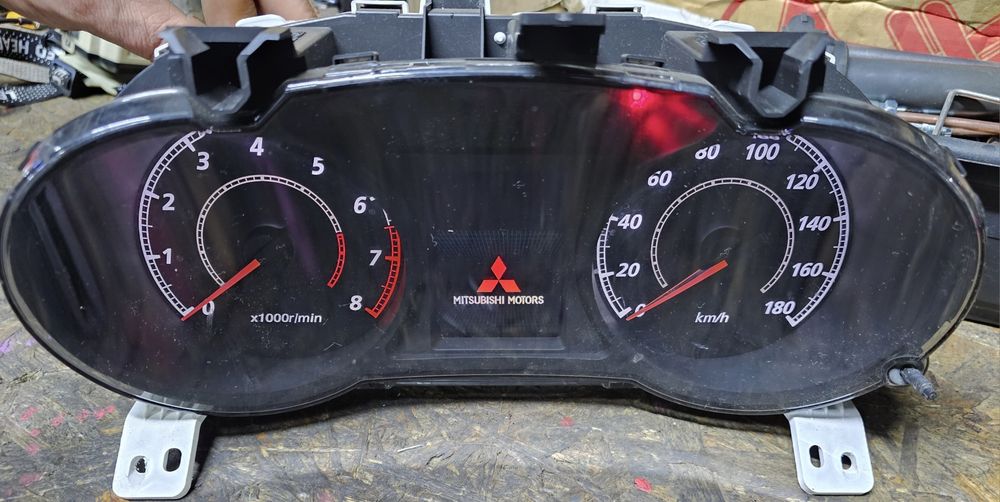 Митсубиси панель прибора