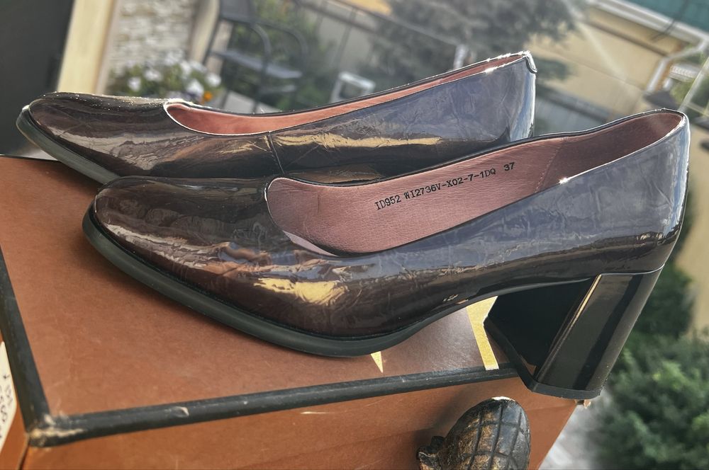 Продам туфли, размер 37, каблук 7 см