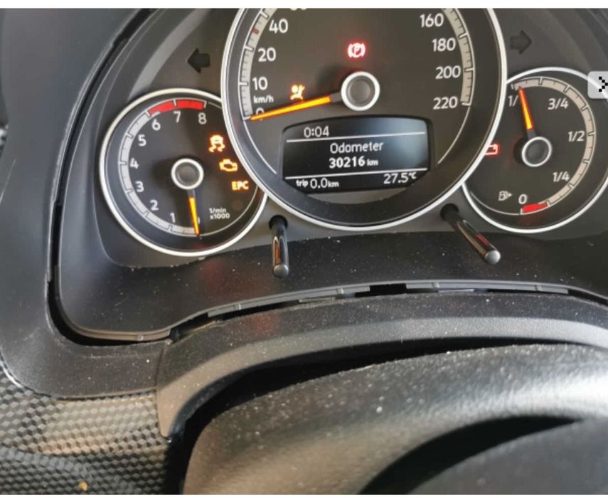 Volkswagen UP 1.0i 65 кс. двигател DSG 30000 км. 5 ск. 2024г.