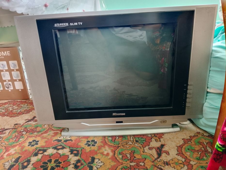 Televizor sotiladi