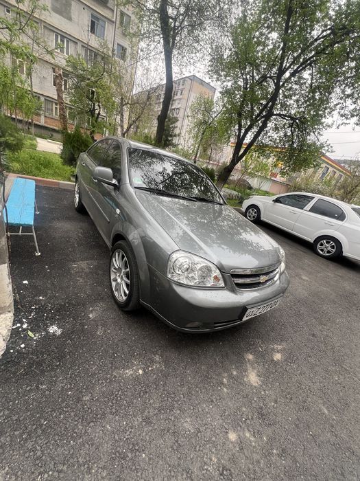 Lasetti 1.6 sotiladi