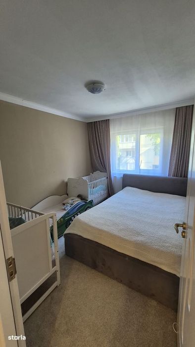 Moldovei 3 camere decomandat etaj 1 cu garaj sub bloc