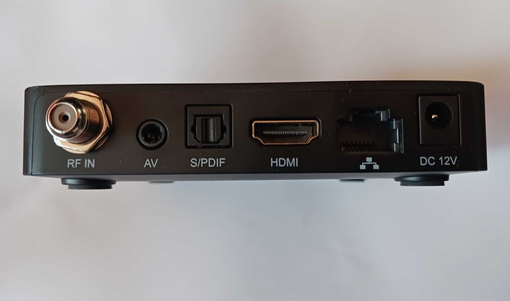 Продавам EON Tv Box модел KNSTB02 с безплатна телевизия