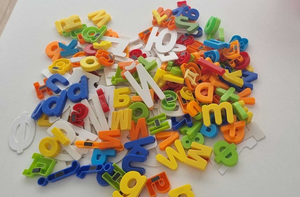 Магнитни и обикновени букви