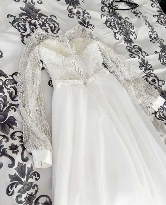 O rochita sclipitoare, delicata ! Potrivita intre 38-40