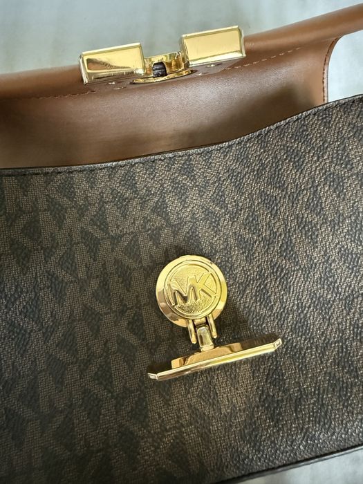 Нова Michael Kors малка чанта
