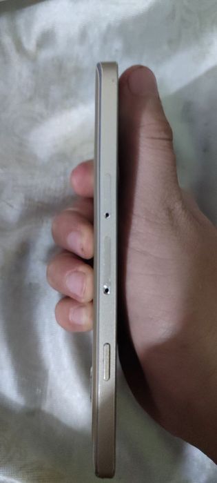 Samsung a3 sotiladi 


Holati normal 
Zaryadchik karobka dokument bor