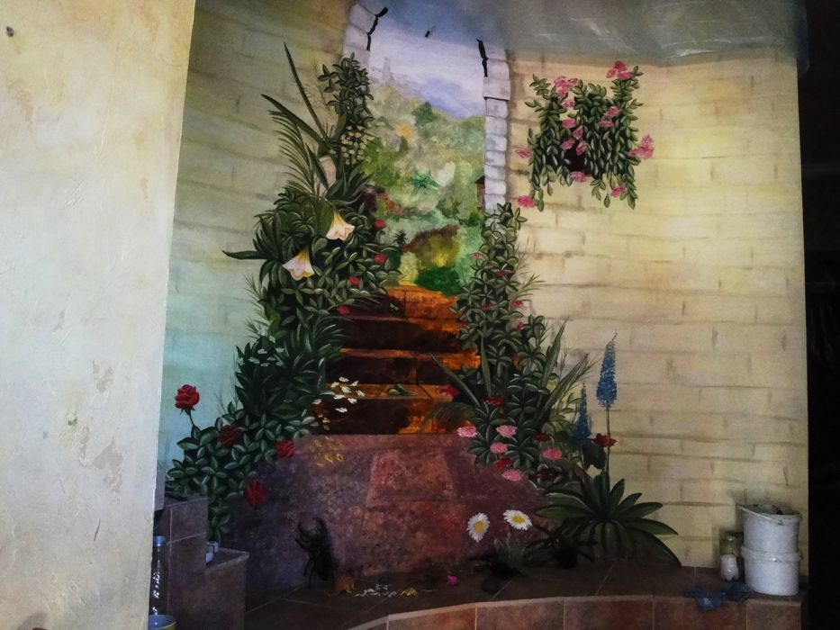 Рисую на стене картины