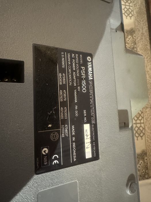 Yamaha PSR-1500.