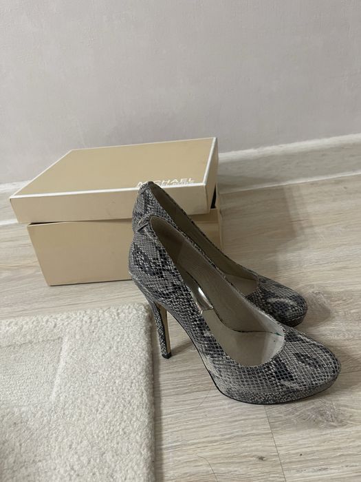 Туфли женские брендовые  туфли Майкл Корс и Алессандро Отери