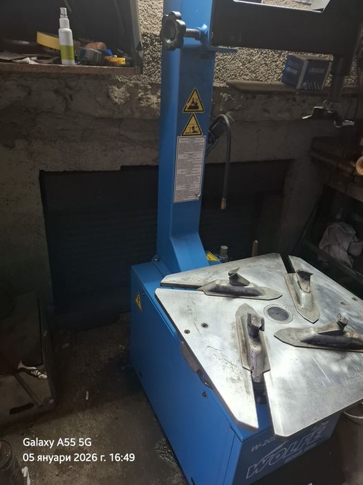 Продавам  2бр  машини баланс  +демонтажна  2бр триногиа