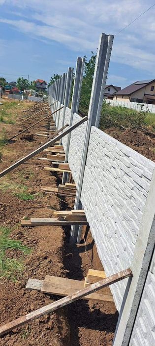 Oferta garduri din beton premium placi de gard Model Lemn