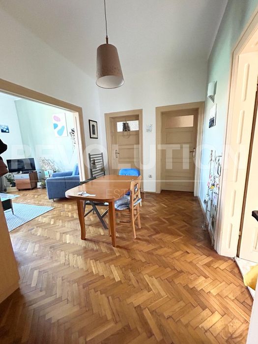 Многостаен апартамент в Център