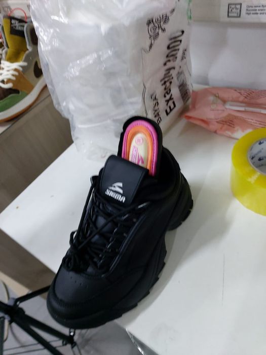 Кроссовки  размеры есть