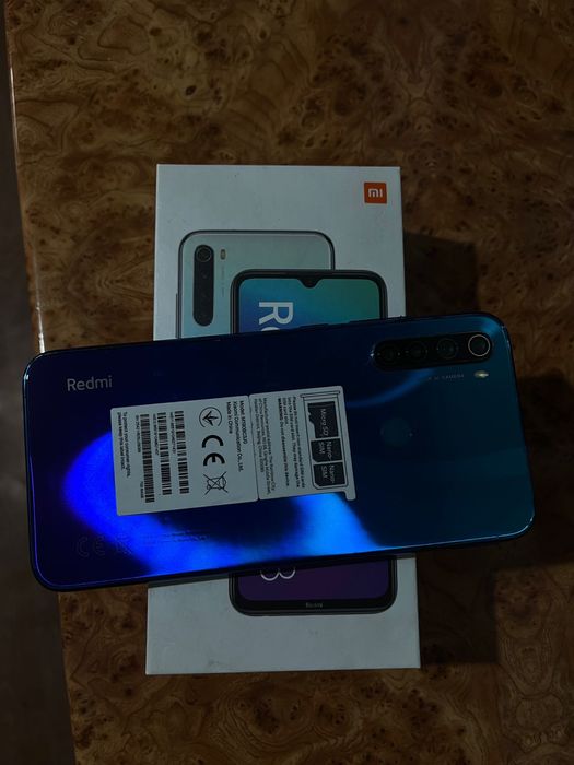 Продам телефон Redmi note 8 64 gb практически новый телефон