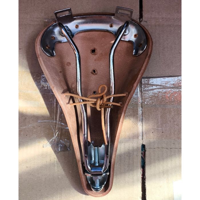 Кожаное седло типа Brooks B17