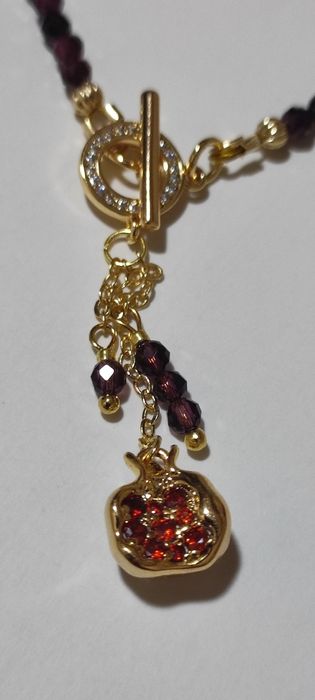 Колье из граната с подвесками