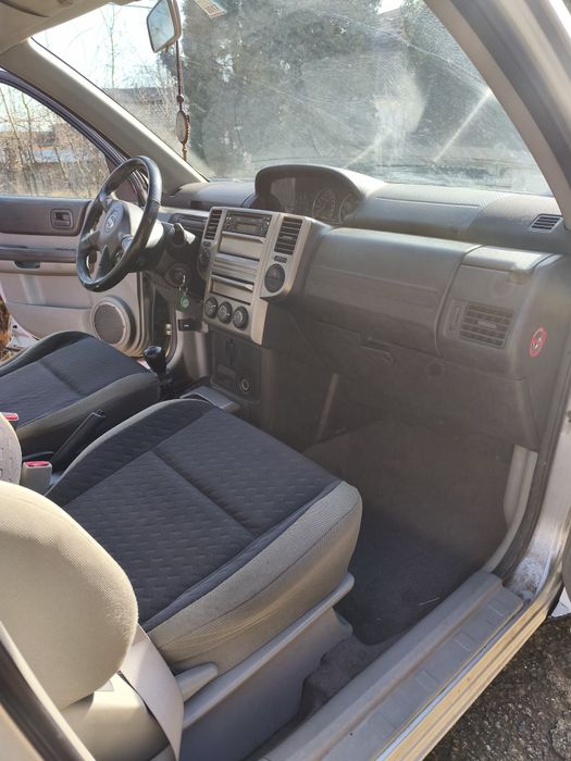 Vând Nissan x trail
