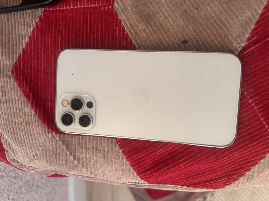 продаю iphone 12 pro на 256 гб