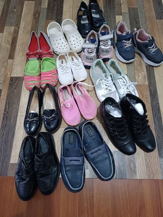 Продаеться детская обувь