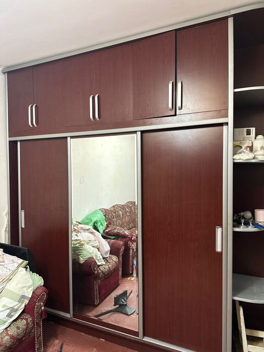 Продам шкафы и тумбу