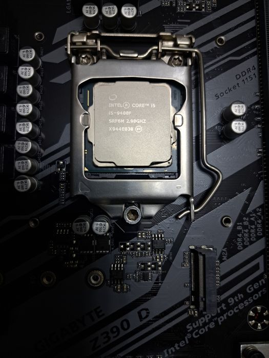 Gigabyte Z390 D Core i5 9400F