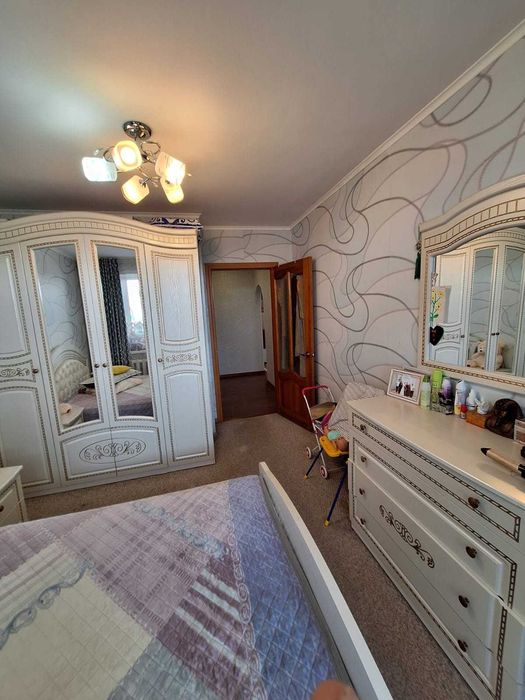 Продам трехкомнатную квартиру