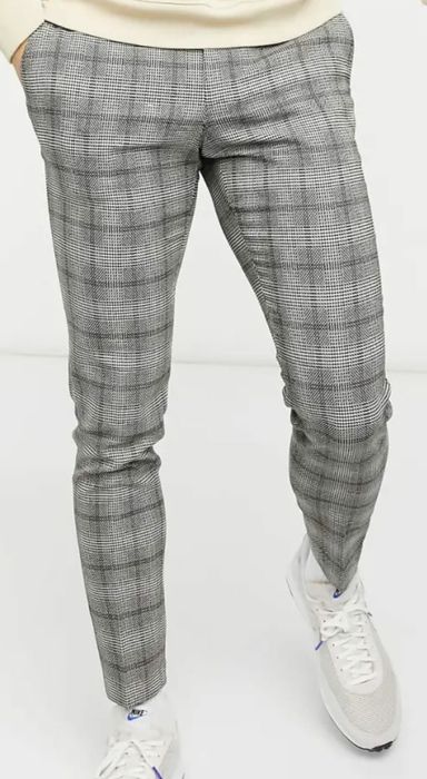 Pantaloni in carouri