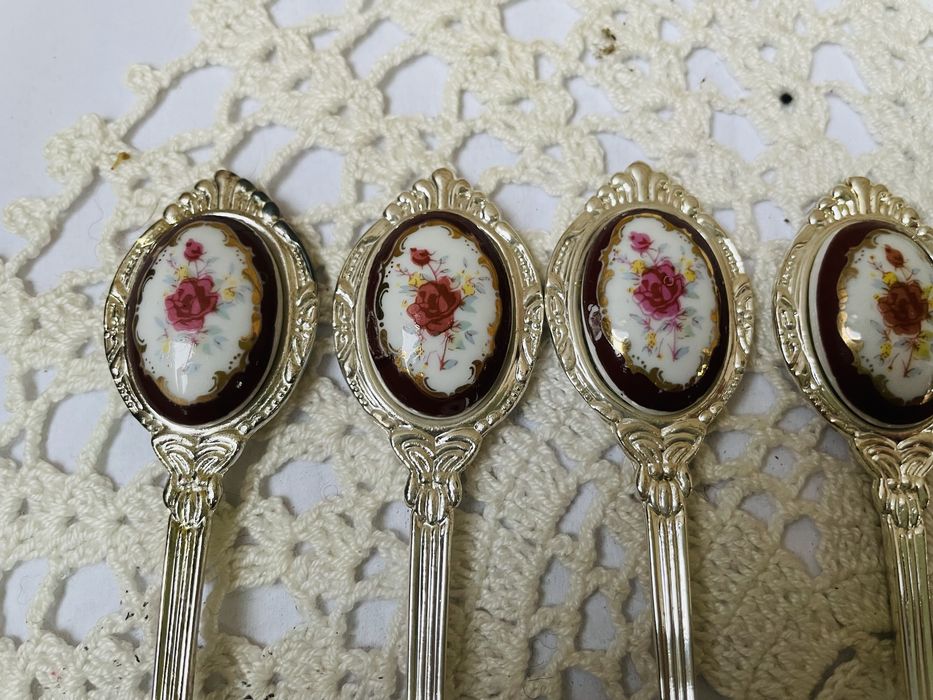 Красиви посребрени лъжички с порцелан от Англия