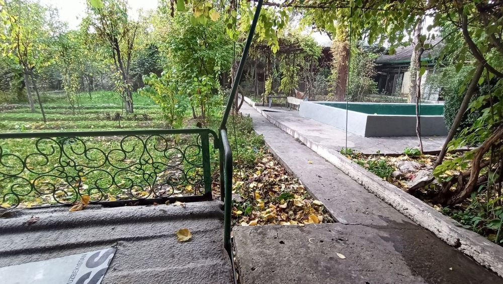 Продаётся участок земли 12 соток в Зангиотинском районе с двумя домами