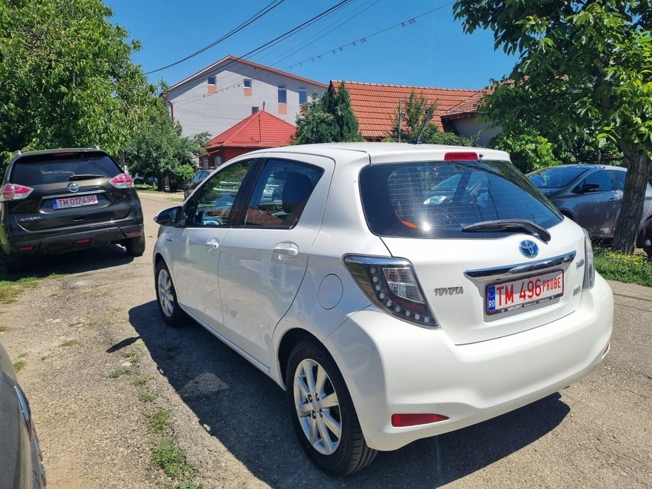Toyota Yaris 1.5 benzina și hybrid an 2012 cutie de viteze automata  euro 5
