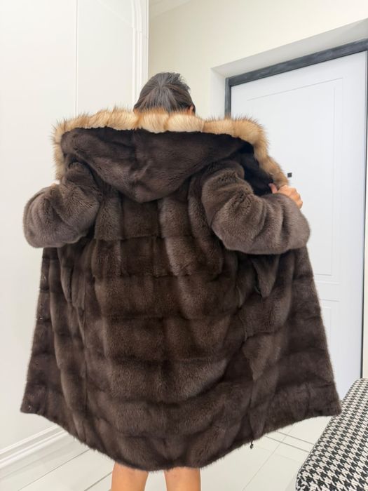 Продам шубу норка, капюшен мех из соболя