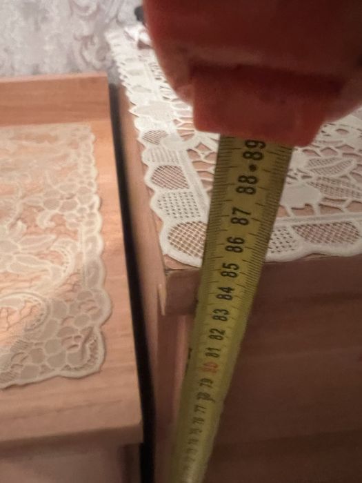 Писменный стол и тумбочка