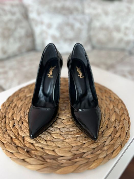 Обувки с ток различни модели