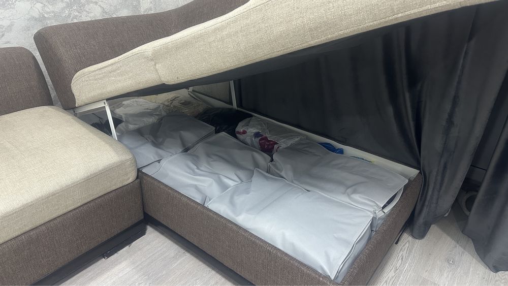 Продам угловой диван с креслом