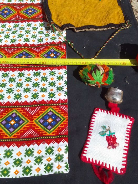 Ръчно плетени, бродирани и тъкани битови нещица