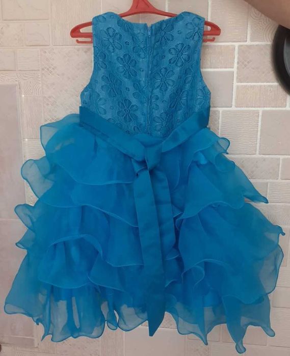 Нарядное голубое платье на девочку, рост 110см