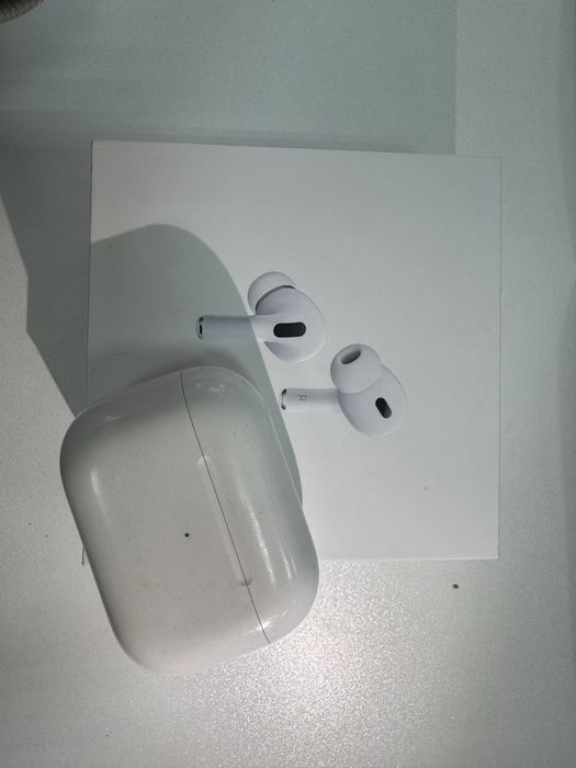 Продам Airpods 2 pro, полный комплект в нормальном состоянии
