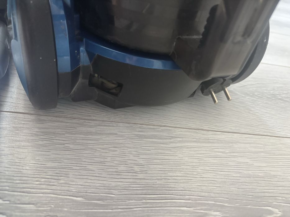 Продам пылесос б/у LG