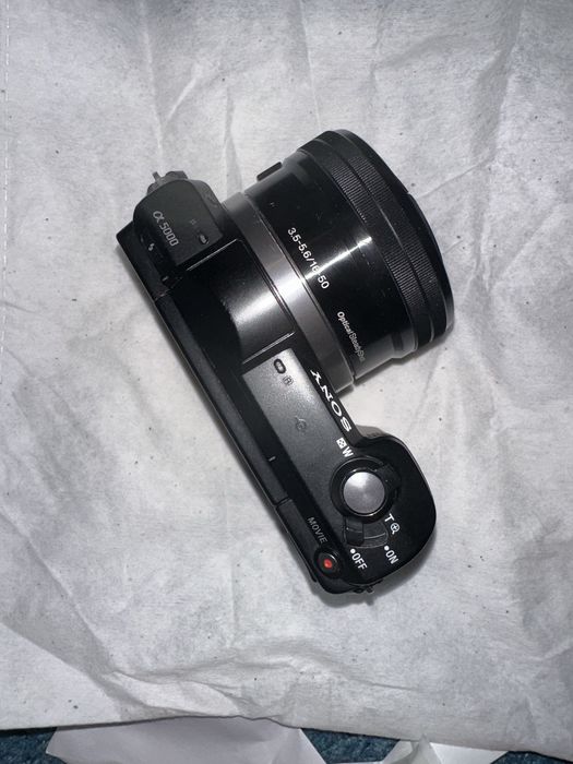 Sony Alpha A5000 + obiectiv 16–50mm – stare foarte bună