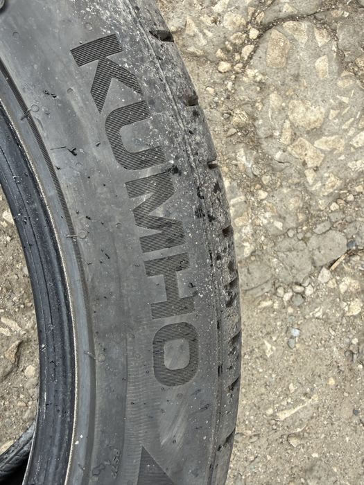 2 броя летни гуми Kumho 235/45 R18 Dot 5224 ном 507