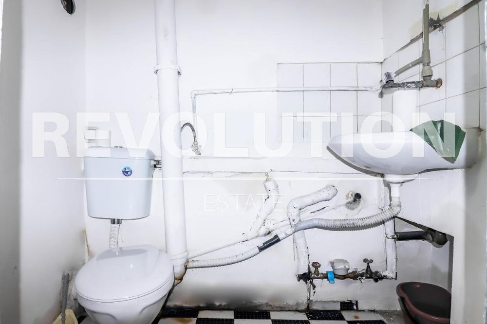 Дава се под наем Офис в Варна, Колхозен пазар - 30 кв.м за 300 € - Снимка #6