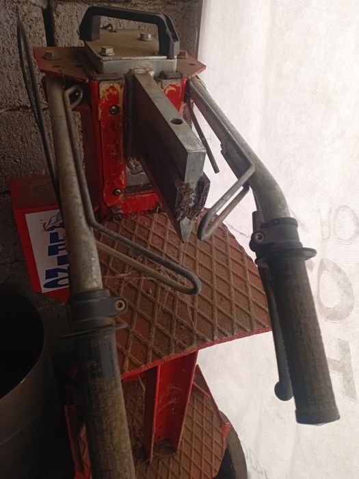 Crepator lemne hidraulic