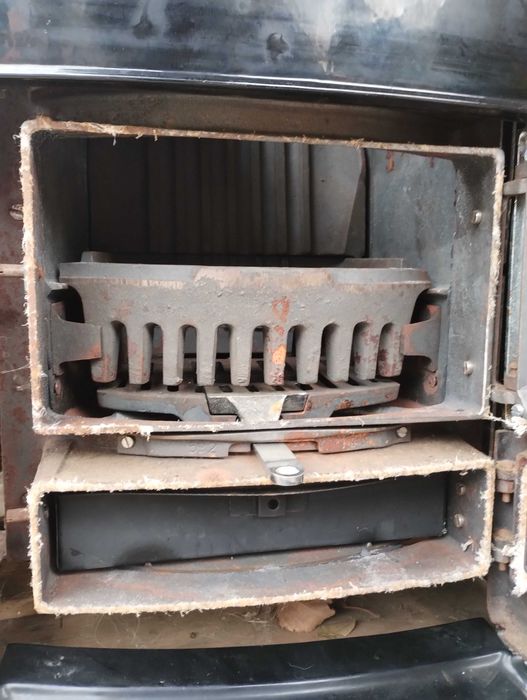 Чугунена печка на твърдо гориво