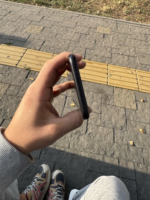 продаю айфон se еас