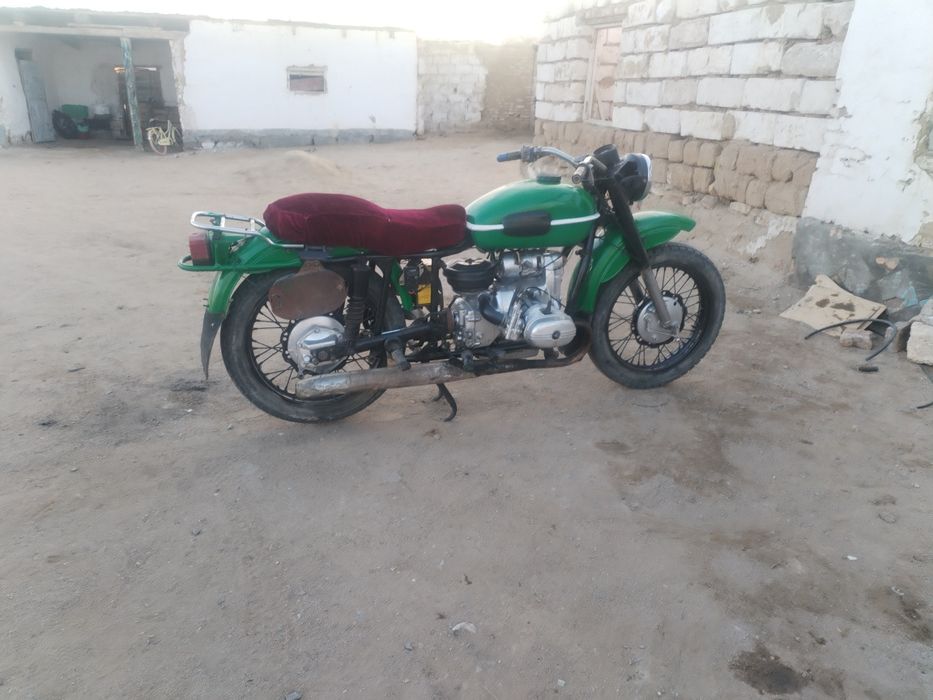 Мотоцикл урал сотилади